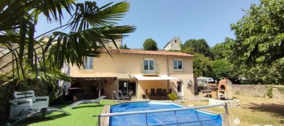 3 bedrooms House in Thouars, France No. 301899 2