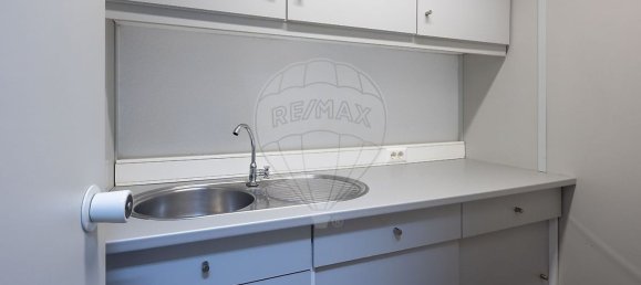 317m² Office in Almada, Portugal No. 69772 10