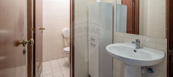 317m² Office in Almada, Portugal No. 69772 11