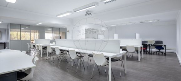 317m² Office in Almada, Portugal No. 69772 2