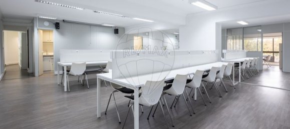317m² Office in Almada, Portugal No. 69772 3