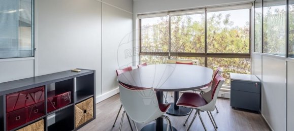 317m² Office in Almada, Portugal No. 69772 9