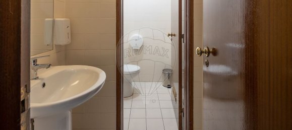 317m² Office in Almada, Portugal No. 69772 12