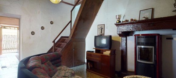 2 Schlafzimmer Haus in Barga, Italy, Nr. 233106 10