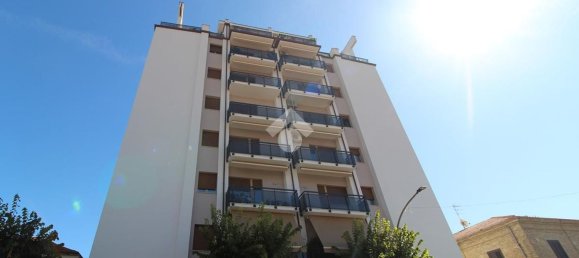 Квартира с 4 спальнями в Розето дельи Абруцци, Италия № 375898 19