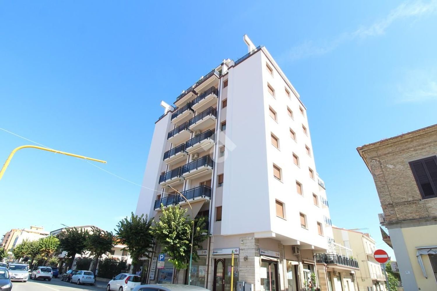 Квартира с 4 спальнями в Розето дельи Абруцци, Италия № 375898