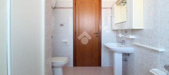 Квартира с 4 спальнями в Розето дельи Абруцци, Италия № 375898 18