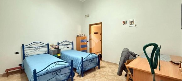 2 Schlafzimmer Wohnung in Naples, Italy, Nr. 16207 3