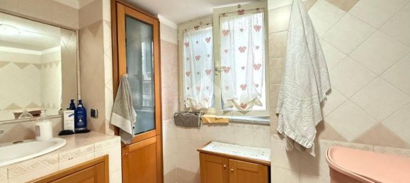 2 Schlafzimmer Wohnung in Naples, Italy, Nr. 16207 8