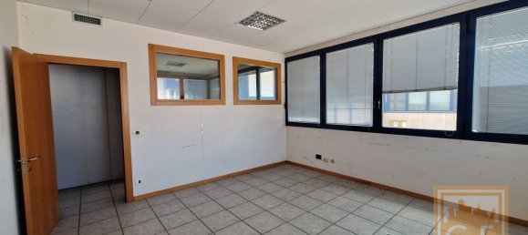 مكتب في Noventa Padovana, Italy 354متر مربع رقم 68645 25
