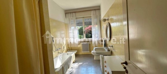 4 غرف نوم فيلا في Mozzo, Italy رقم 338850 28