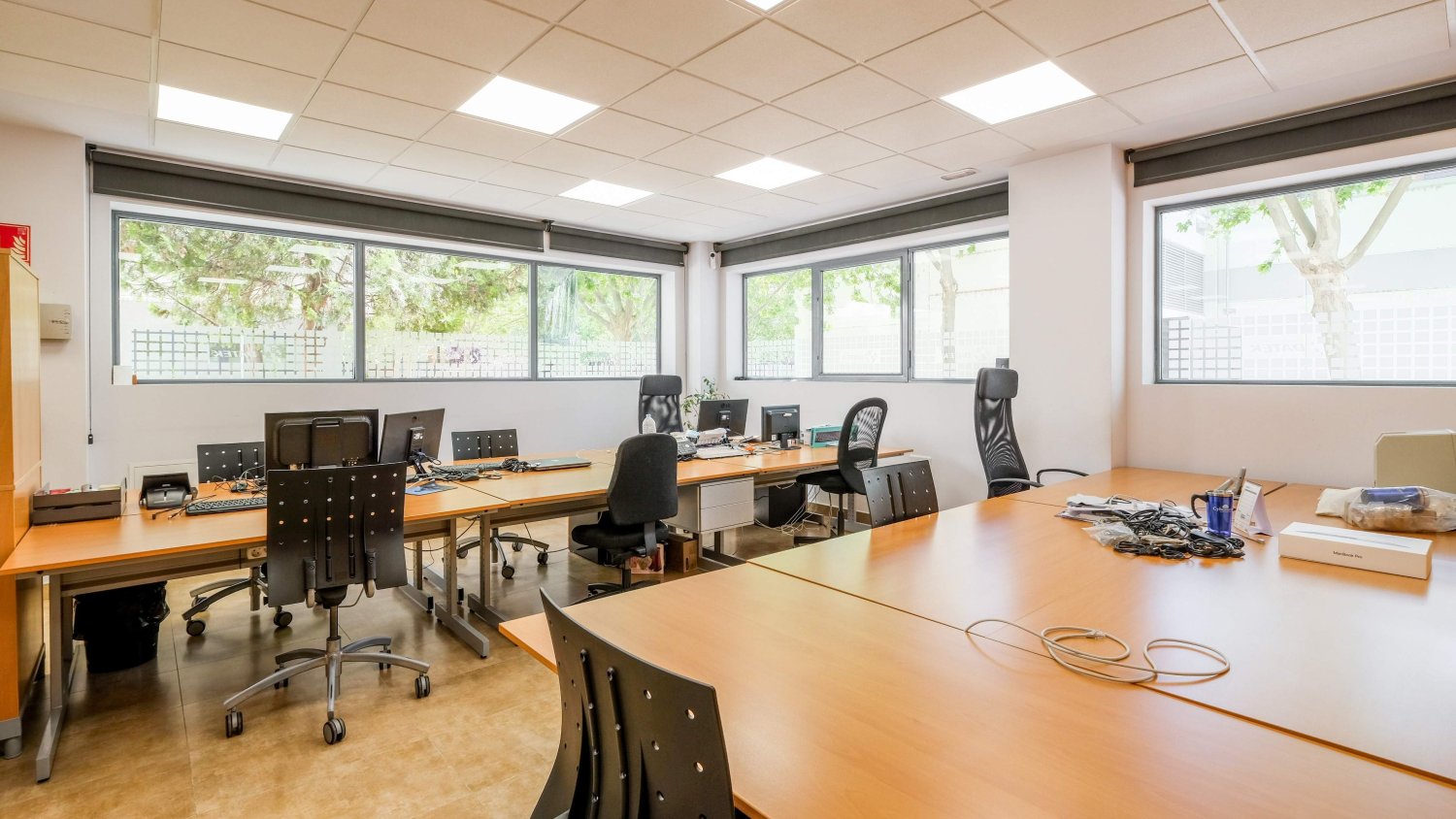 Büro in Zaragoza, Spain 200m², Nr. 67604