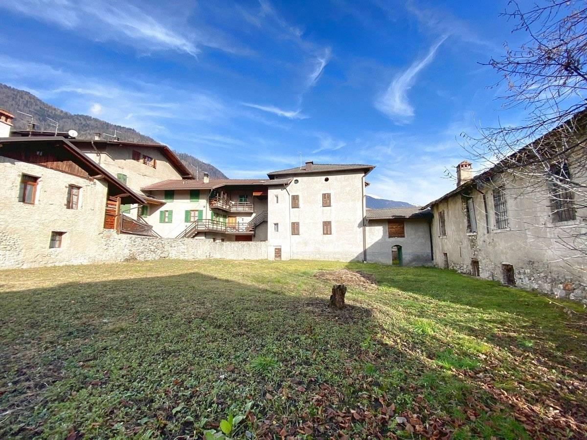 11 rooms House in Telve, Italy No. 144925