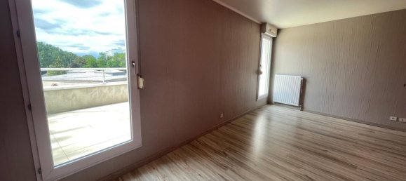 Apartamento de 3 dormitorios en Reims, France No. 252628 2