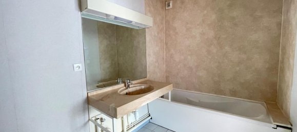 Apartamento de 3 dormitorios en Reims, France No. 252628 5