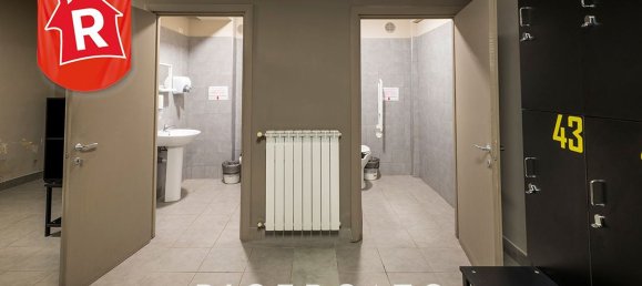 1300m² Commercial property in Lecce, Italy No. 30894 33