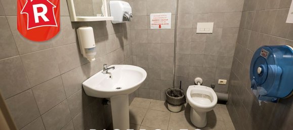 1300m² Commercial property in Lecce, Italy No. 30894 32