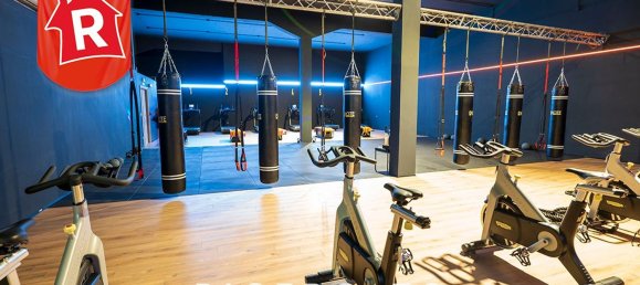 1300m² Commercial property in Lecce, Italy No. 30894 39