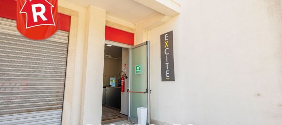 1300m² Commercial property in Lecce, Italy No. 30894 17