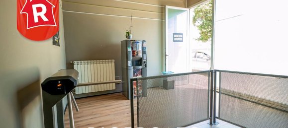 1300m² Commercial property in Lecce, Italy No. 30894 20