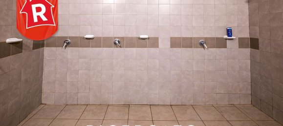 1300m² Commercial property in Lecce, Italy No. 30894 37