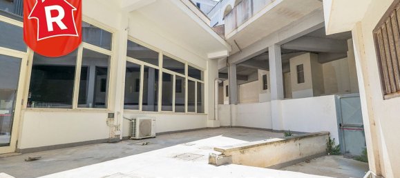 1300m² Commercial property in Lecce, Italy No. 30894 10