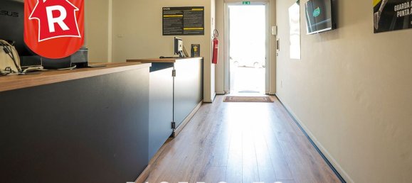 1300m² Commercial property in Lecce, Italy No. 30894 22