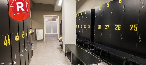 1300m² Commercial property in Lecce, Italy No. 30894 27