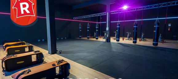 1300m² Commercial property in Lecce, Italy No. 30894 43