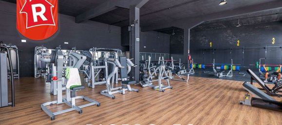 1300m² Commercial property in Lecce, Italy No. 30894 46