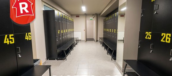 1300m² Commercial property in Lecce, Italy No. 30894 30