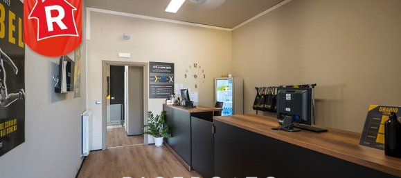 1300m² Commercial property in Lecce, Italy No. 30894 23