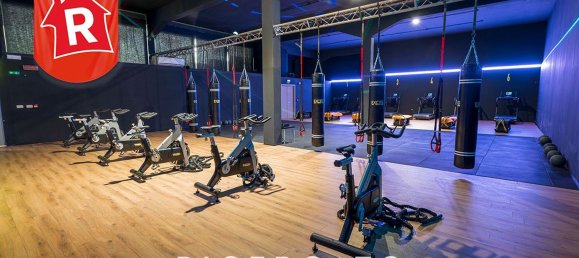 1300m² Commercial property in Lecce, Italy No. 30894 40