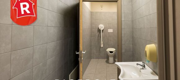 1300m² Commercial property in Lecce, Italy No. 30894 8