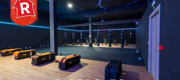 1300m² Commercial property in Lecce, Italy No. 30894 42