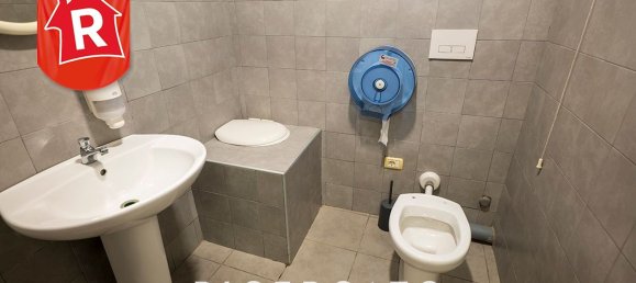 1300m² Commercial property in Lecce, Italy No. 30894 28