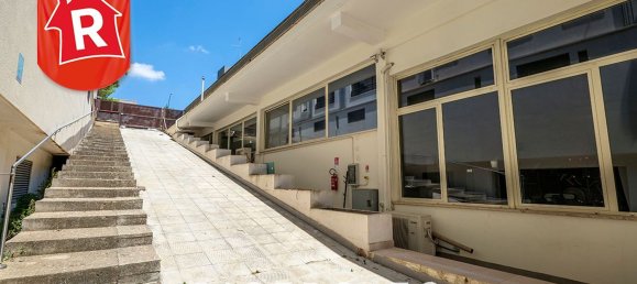 1300m² Commercial property in Lecce, Italy No. 30894 13