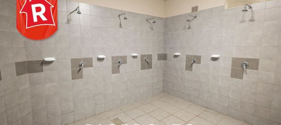 1300m² Commercial property in Lecce, Italy No. 30894 35