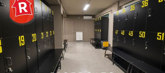 1300m² Commercial property in Lecce, Italy No. 30894 29