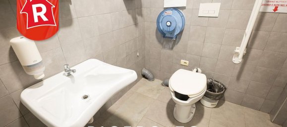 1300m² Commercial property in Lecce, Italy No. 30894 31