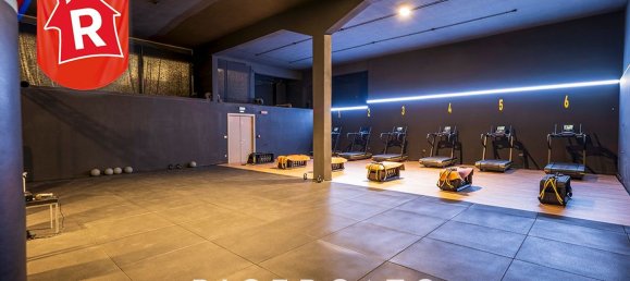 1300m² Commercial property in Lecce, Italy No. 30894 41