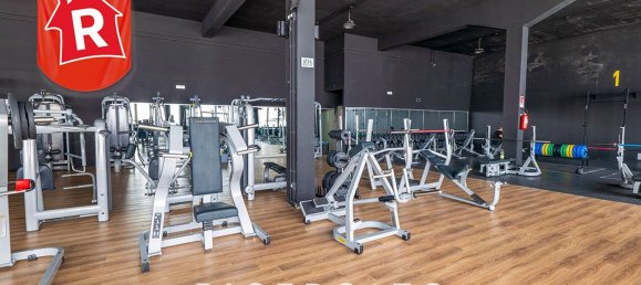 1300m² Commercial property in Lecce, Italy No. 30894 47