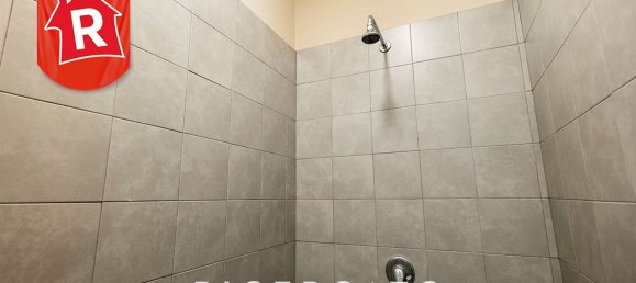 1300m² Commercial property in Lecce, Italy No. 30894 6