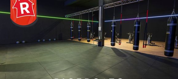 1300m² Commercial property in Lecce, Italy No. 30894 44