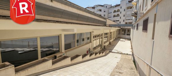 1300m² Commercial property in Lecce, Italy No. 30894 14
