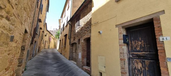 2 bedrooms House in Volterra, Italy No. 134 2