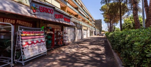 1 room Commercial property in Rome, Italy No. 67974 2