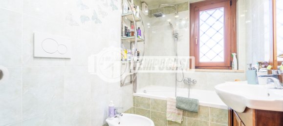 Propiedad comercial de 8 habitaciónes en Fiumicino, Italy No. 275890 12