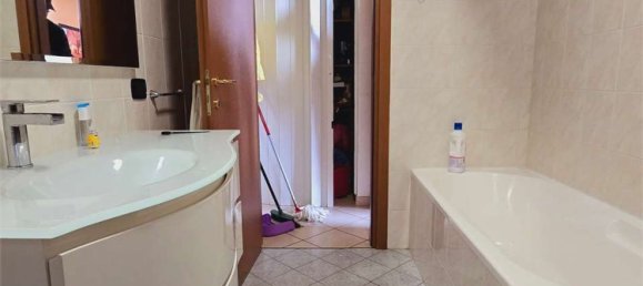 5 bedrooms House in Caorso, Italy No. 365263 12