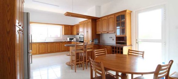 5 Schlafzimmer Gewerbliche Immobilie in Mesa Geitonia, Cyprus, Nr. 18102 6